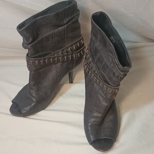 Stylish Brown Guess Peep-Toe Ankle Boots 8M